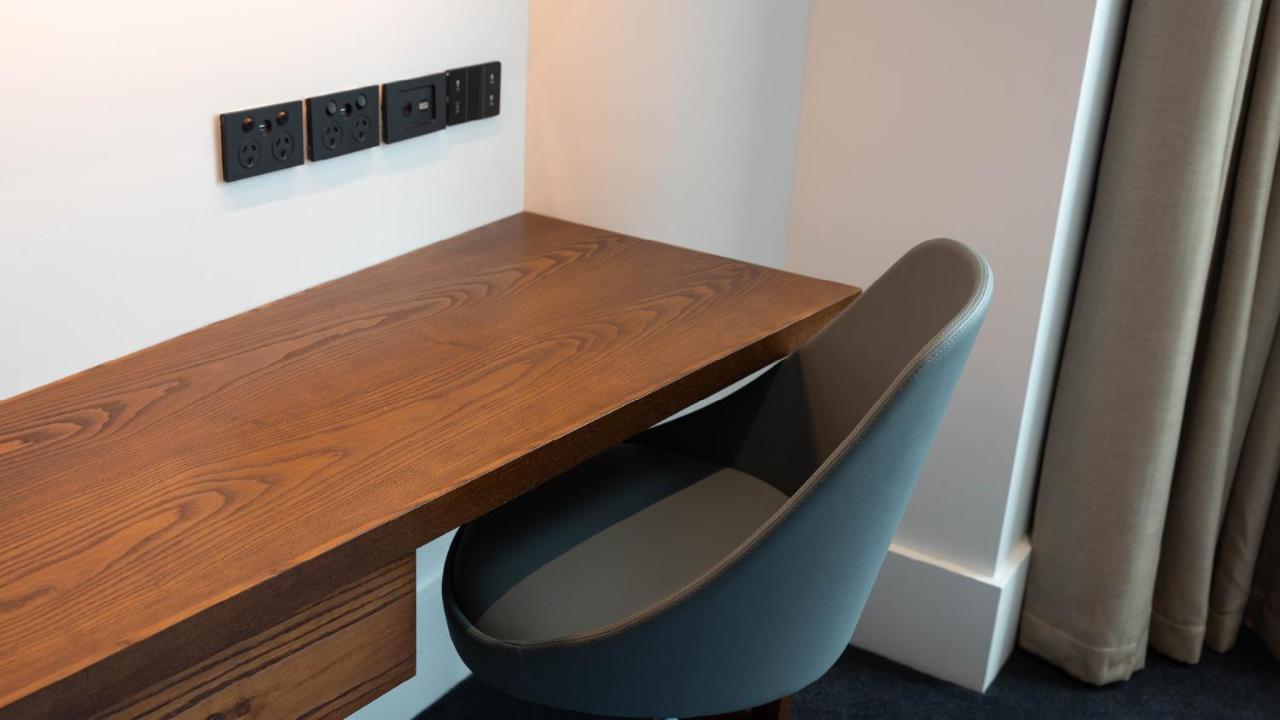 Horizon By Skycity Auckland Luaran gambar A desk in a hotel room